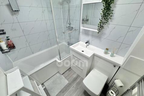 CALDER STREET LOCHWINNOCH APARTMENT BATHROOM IMAGE