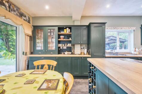 Kitchen / Breakfast Room