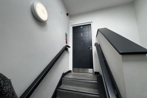 1-bed flat on Tom Brown Street, Rugby, £725/mo