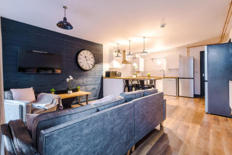 Flat 30, Shoe and Boot, Living Room 2