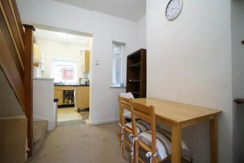 20, Treflan, Bangor photo 3