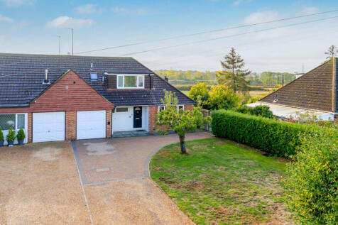 Stanbridge Road, Tilsworth, LU7. 3 bedroom bungalow for sale