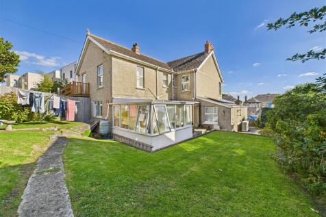 Rear garden to house
