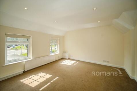 Reading Road, Yateley, GU46 photo 4