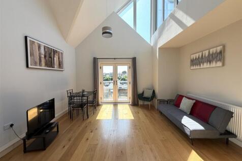 Living Room pic 2.jpeg
