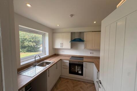 Crocus Way, Springfield, Chelmsford, Essex photo 3