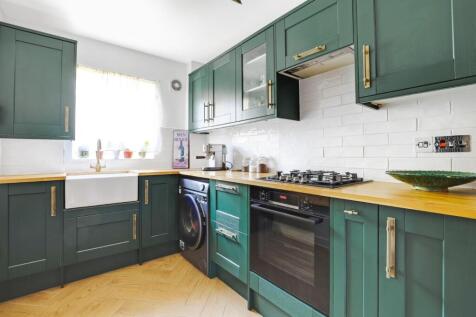 06-bebdJHPropWorld - Flat 10 Wells Park Court - 1.