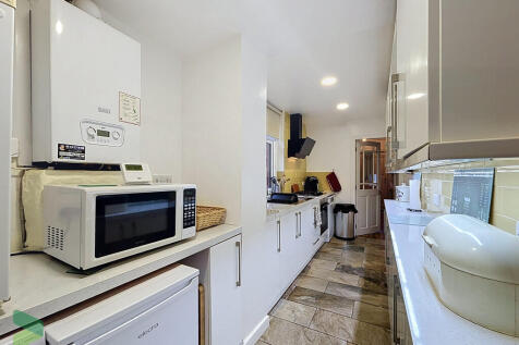 Fitted kitchen