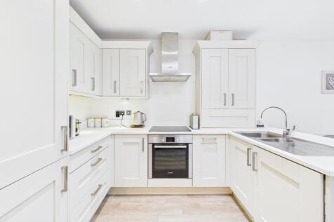 CAM03162G0-PR0400-STILL004