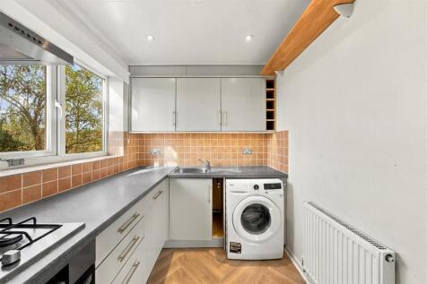 Campbell Close, Streatham, London photo 3