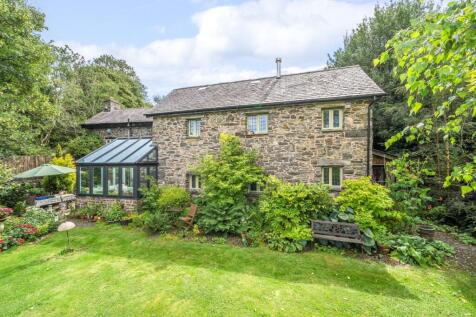 Front property with lawn.jpg