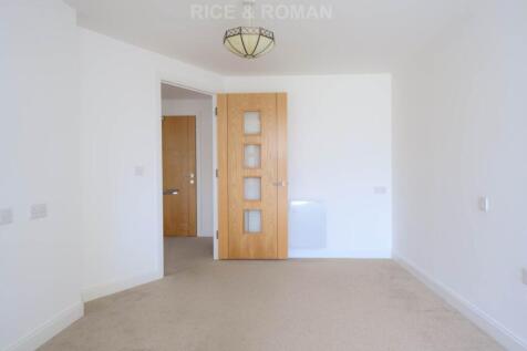 Edward Place, Walton On Thames photo 4