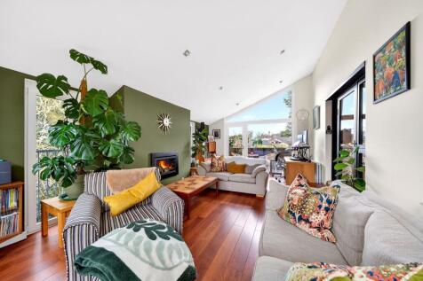 Upper Level Lounge