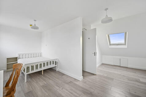 1-bed house on Cambridge Road, Kingston upon Thames, Surrey, £1,150/mo