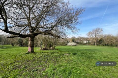 Moments To Windsor Open Space 