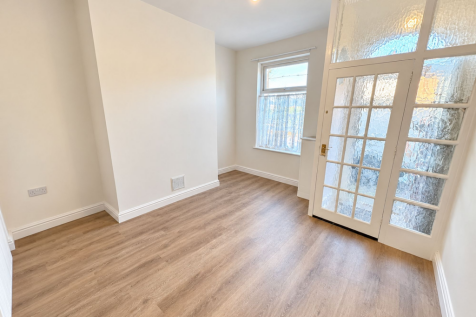Kenworthy Avenue, Ashton-Under-Lyne, OL6 photo 3