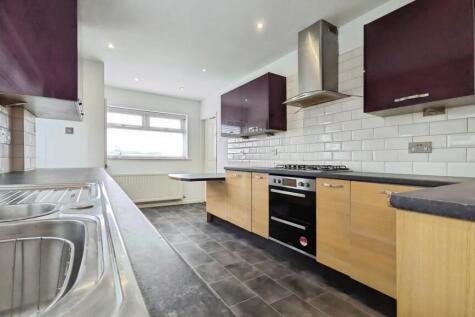 Denhill Drive, Springhead, Saddleworth, OL4 photo 4