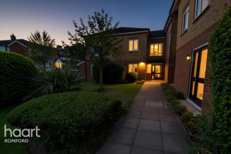 Frazer Close, ROMFORD photo 4
