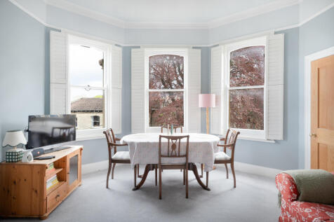 6 24 Montrose Avenue