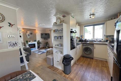Living Room/Kitchen