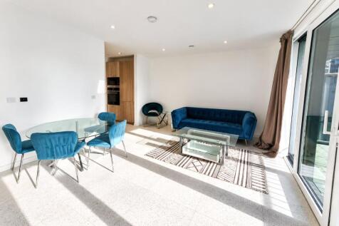 2-bed flat on Georgette Apartment, Silk District, E1, £3,300/mo