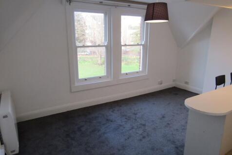 Queens Crescent, Exeter photo 3