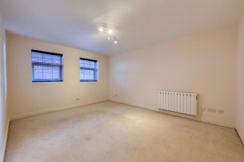 The Square, Kenilworth, CV8 photo 4