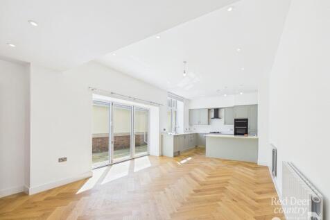 Living Room/Kitchen
