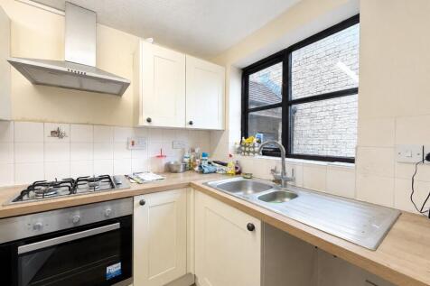 Painswick Close, Witney, Oxfordshire photo 4