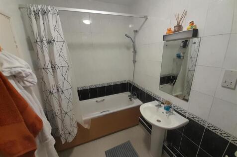 9. Bathroom.jpg