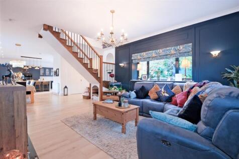 Living Room / Dining