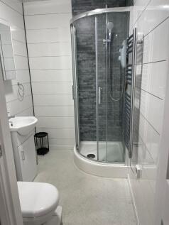 En-suite with shower