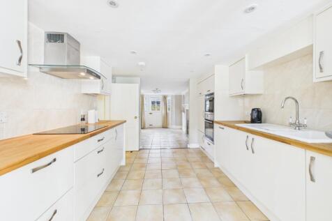 CAM02545G0-PR0486-STILL019