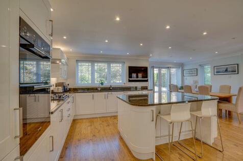 Kitchen/Dining/Family room