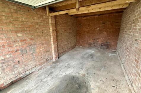 Garage off Dorritt Road, Blackpool photo 3