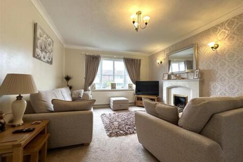 Large Living Room 676