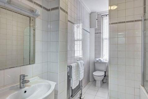 Bathroom.JPG