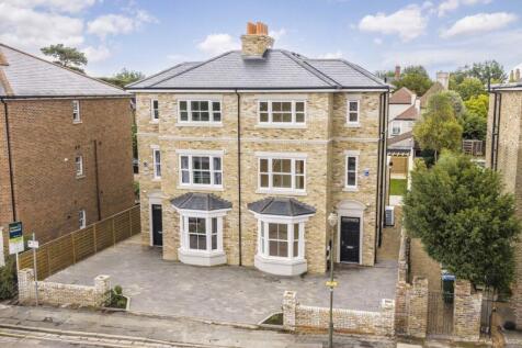 West Molesey, KT8 - property photo