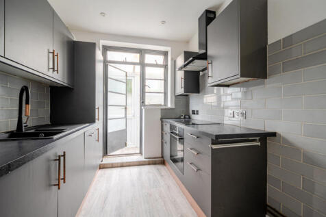 Hurst Avenue, Worthing, West Sussex, BN11 photo 3