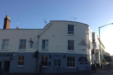 4-bed flat on Flat 4, 2 High Street, CV31 3AN, £1,650/mo