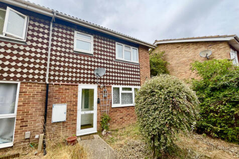 3 Bed end of Terrace For Sale Vanquisher Walk, Gr