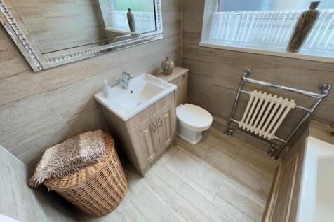 GROUND FLOOR BATHROOM