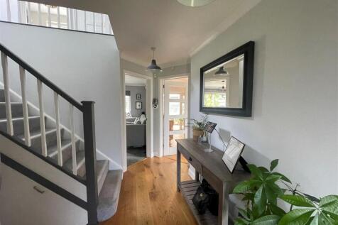 Hallway 2.jpg