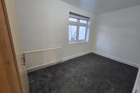 Meadow Close, Enfield photo 5