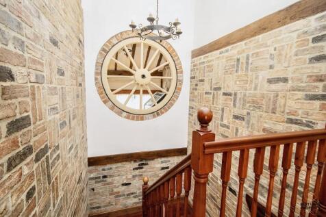 First Floor Galleried Landing and Staircase