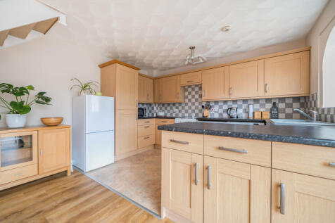 1387664-15-693feb...