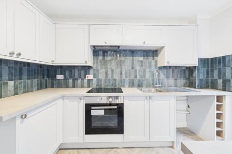 CAM02023G0-PR0184-STILL015