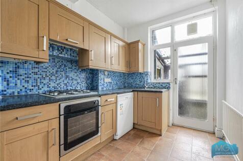 3 bed, 1 bath Semi-Detached in bristol - Photo 3