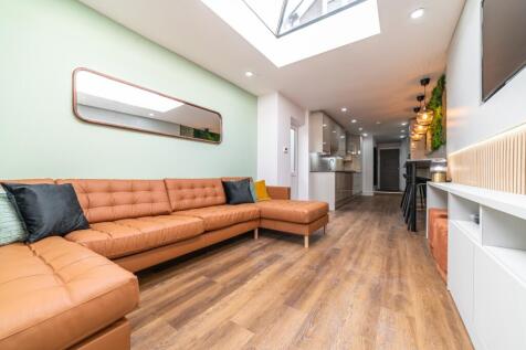 7-bed terraced on Minny street, Cathays, £4,445/mo