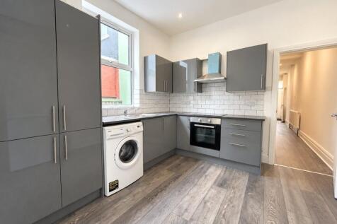 5-bed terraced on Victoria Park Fishponds, Bristol, BS16, £2,750/mo